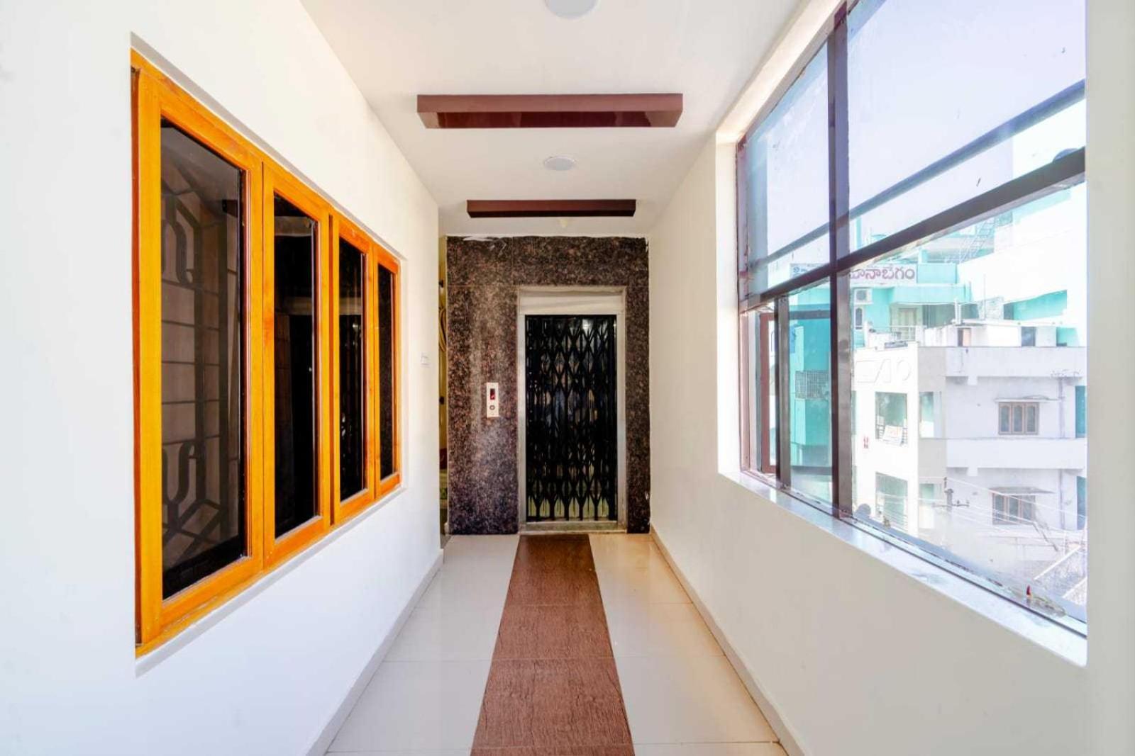 Hotel Oyo Surya Teja Residency Khammam Exterior foto