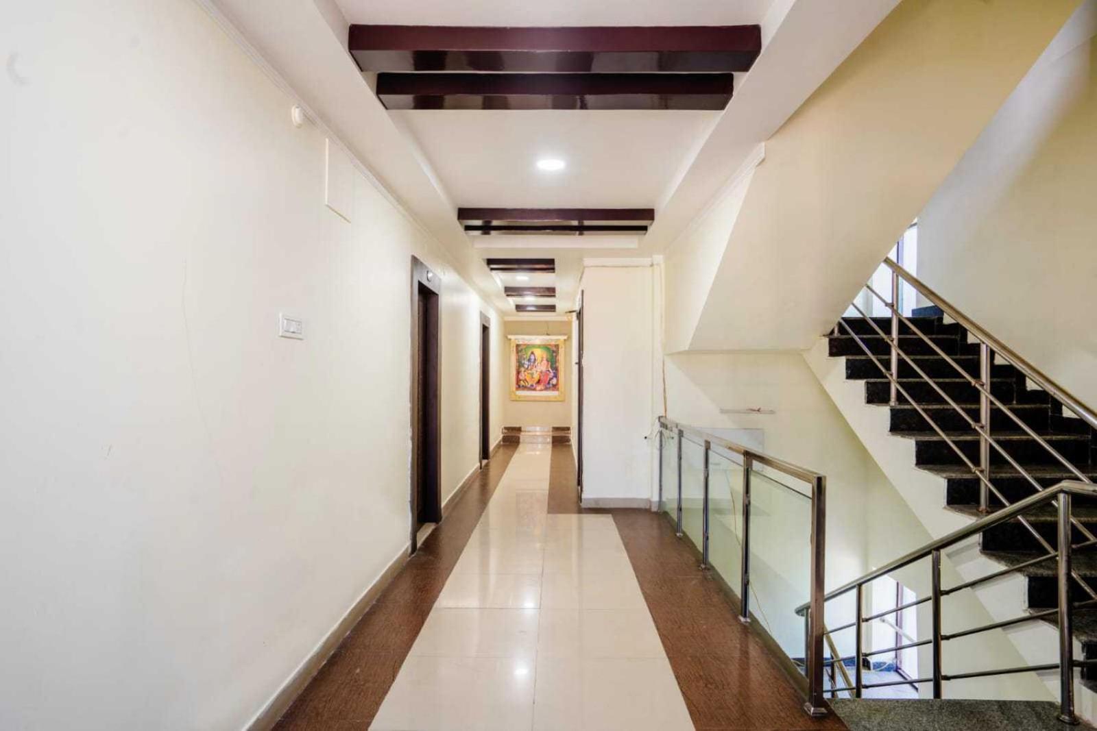 Hotel Oyo Surya Teja Residency Khammam Exterior foto